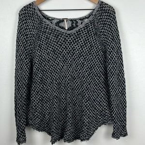 Free People Sweater Women’s Small Oversized Woven Crochet Fringe Black/Grey